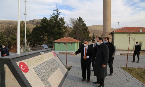 Karayel-Develi-Belediyesini-ziyaret-edip-halka-bulustu