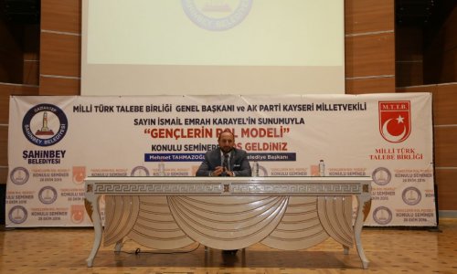 Karayel-Genclerin-Rol-Modeli-Seminerine-konusmaci-olarak-katildi