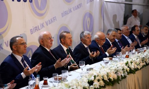Cumhurbaskani-Meclis-Baskani-ve-Karayel-Birlik-Vakfinda-iftar-acti